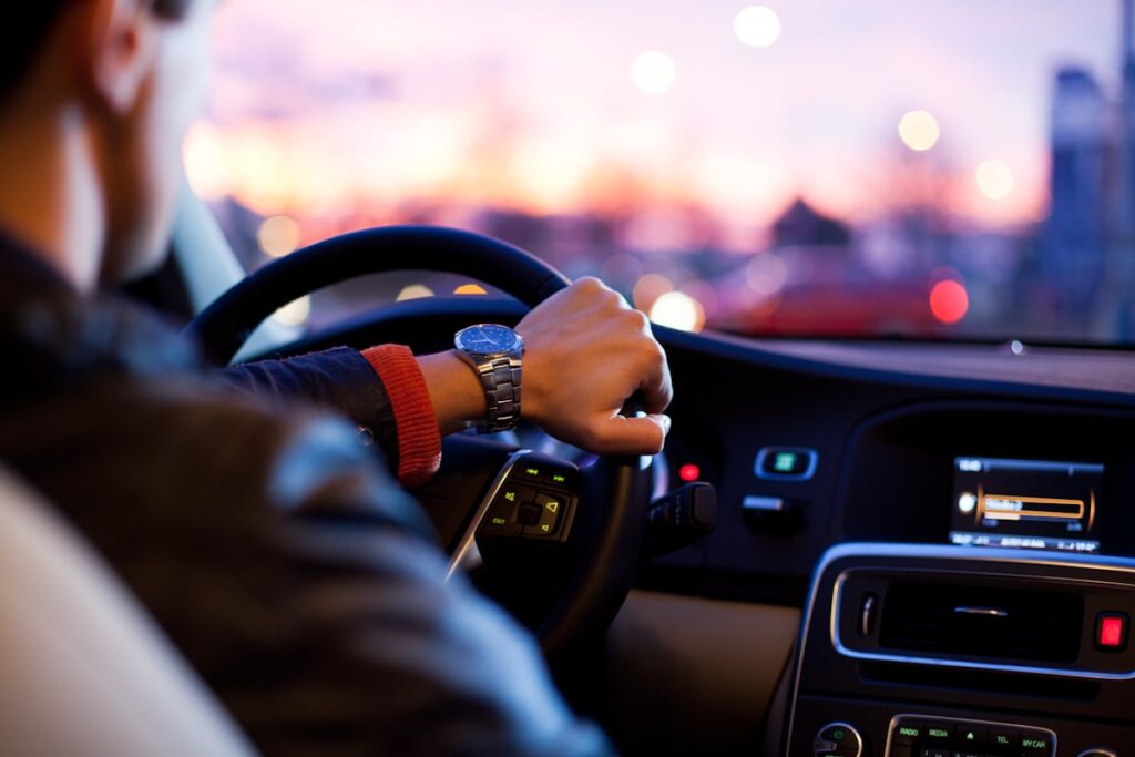 Voiture sur route internationale