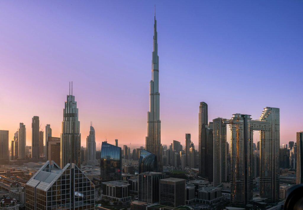 Travailler a Dubai : visa, salaires et conseils pour les Francais
